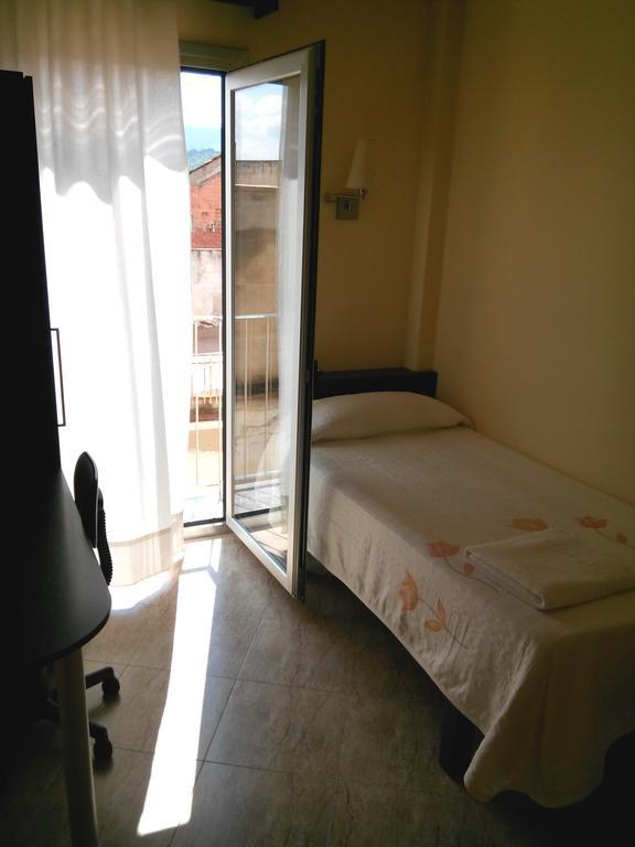 Hostal Sant Sadurni Sant Sadurni d'Anoia Luaran gambar