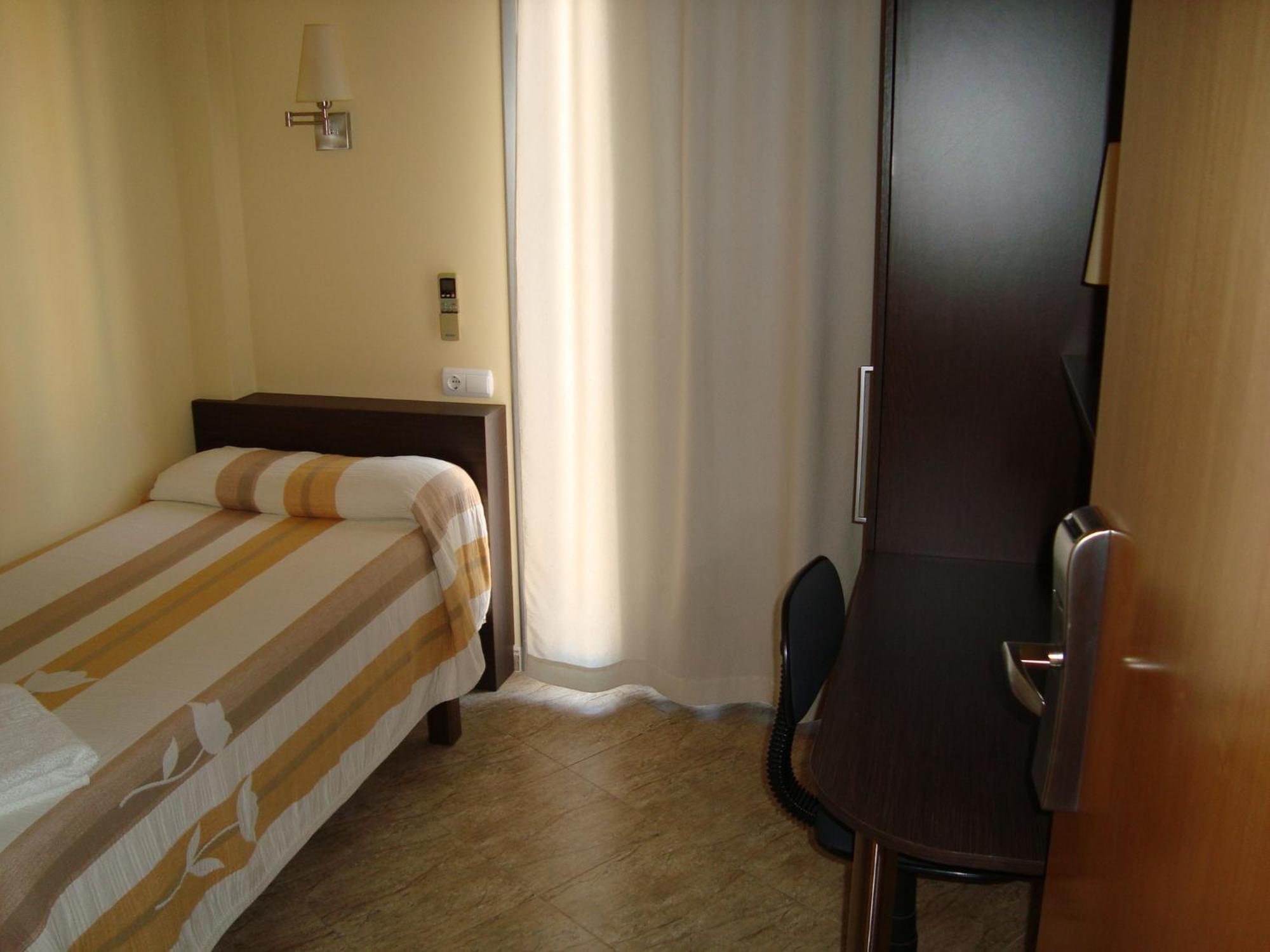Hostal Sant Sadurni Sant Sadurni d'Anoia Luaran gambar