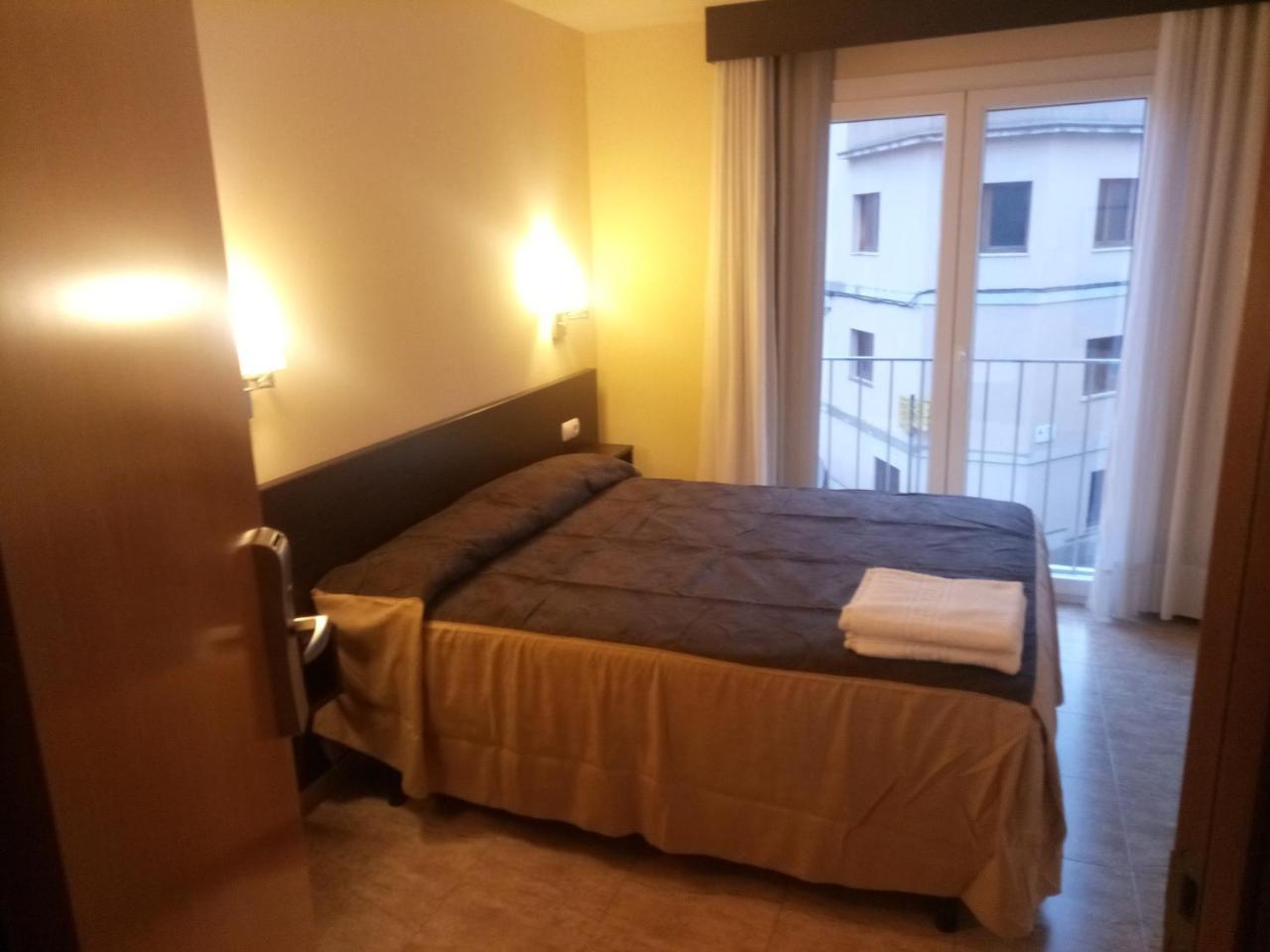 Hostal Sant Sadurni Sant Sadurni d'Anoia Luaran gambar